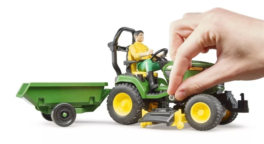 Bruder BR62104 John Deere Çim Biçme Traktörü Ve Bahçıvan